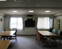 江戸川区の高齢者介護施設でテレビの壁掛け工事